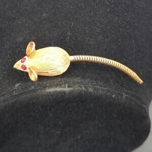 Vintage Fashion BROOCH Goldtone Mouse Red Rhinestone Chip Eyes Articulated Tail